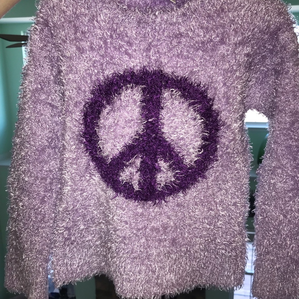 Super soft, light long sleeve sweeter size 4/5